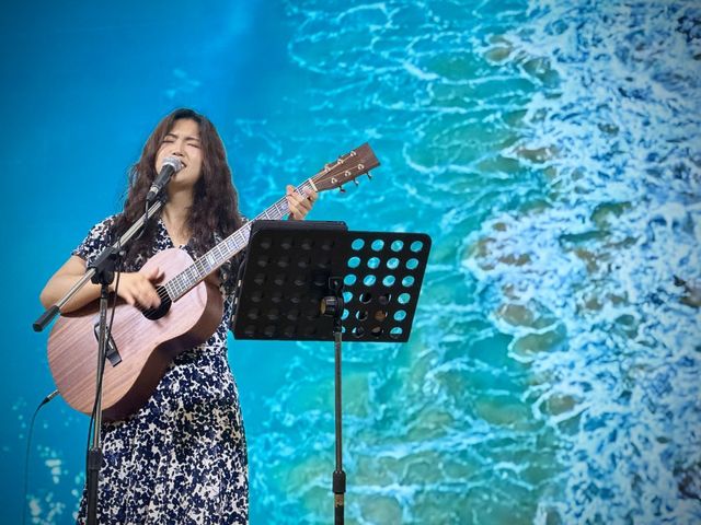 푸켓에서 노래하고 있는 강예영. (T9-H.ENT 제공)