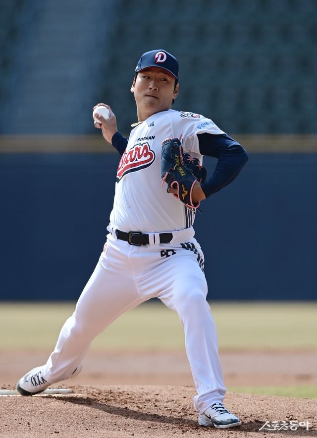 내복사근 부상으로 재활에 매진하던 두산 곽빈이 3일 잠실 KIA전에 선발등판해 복귀전을 치를 예정이다. 스포츠동아 DB