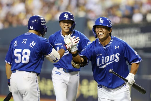 삼성 김태훈(오른쪽). 사진제공｜삼성 라이온즈