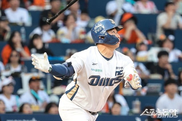 NC 오영수는 1일 창원NC파크에서 열린 ‘2025 신한 SOL Bank KBO 리그’ 한화와 주말 3연전 마지막 경기에서 6회말 대타로 교체 출전했다. 역전 결승 만루포를 터트려 팀 승리에 혁혁한 공을 세웠다. 사진제공｜NC 다이노스