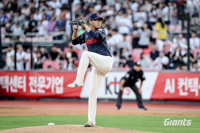 롯데 박세웅이 10일 수원KT위즈파크에서 열린 KT와 원정경기에 선발등판해 공을 던지고 있다. 사진제공｜롯데 자이언츠