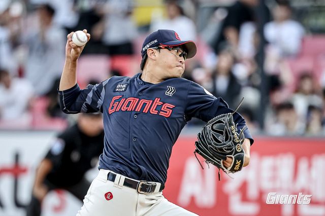 롯데 박세웅이 10일 수원KT위즈파크에서 열린 KT와 원정경기에 선발등판해 공을 던지고 있다. 사진제공｜롯데 자이언츠