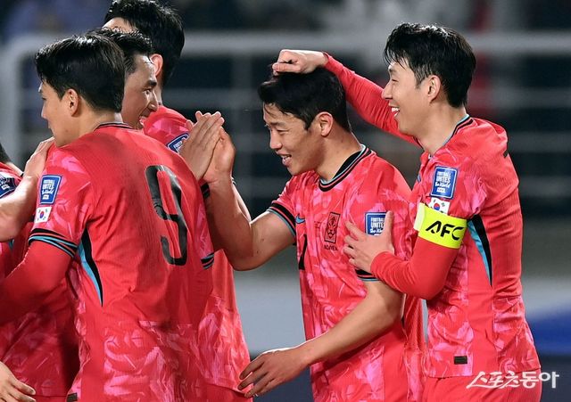 대한축구협회가 국가대표팀 선수들에게 불리한 마케팅 규정 개선에 나선다. 초상권 보장이 핵심으로 선수들과의 협의와 함께 규정 개정도 동시에 진행된다. 스포츠동아DB