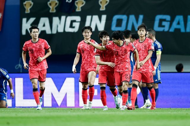 축구국가대표 선수들이 10일 쿠웨이트와 홈경기 선제골 직후 기쁨을 나누고 있다. 사진제공｜대한축구협회