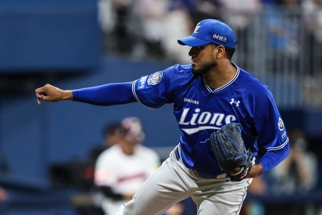 삼성 레예스는 8일 오른쪽 발등 미세 골절로 1군 엔트리에서 빠졌다. 팀은 부상이 재발한 레예스를 두고 완전 교체와 일시 대체를 두고 고민에 빠졌다. 사진제공｜삼성 라이온즈