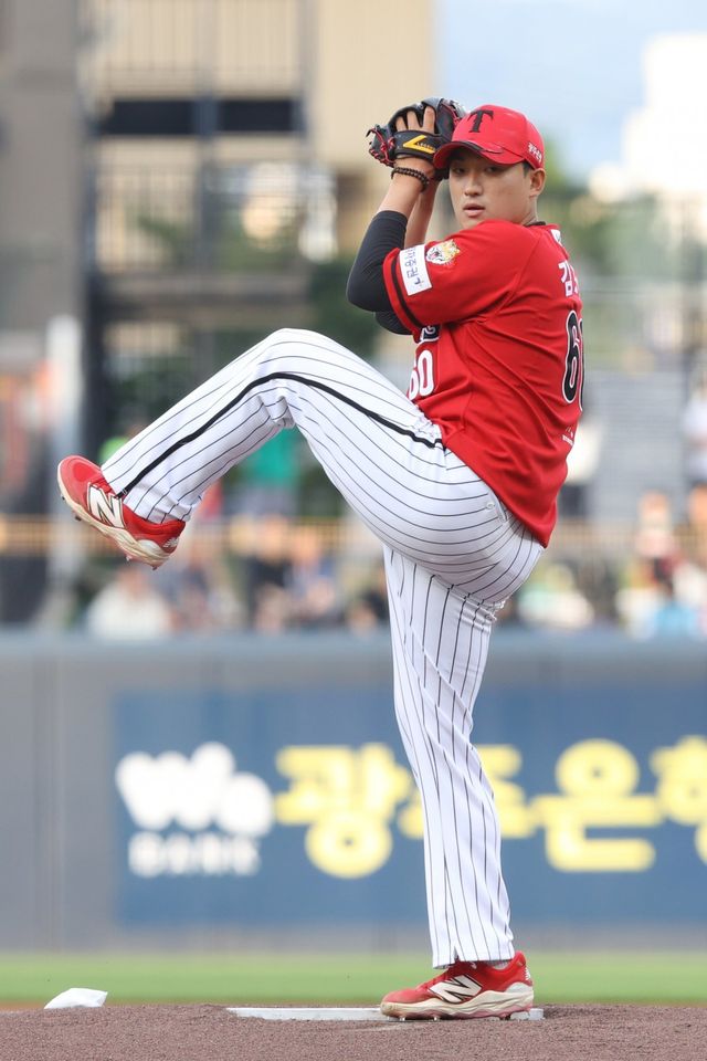 KIA 김도현은 11일 광주 삼성과 홈경기에서 선발등판해 5.2이닝 2실점으로 활약했다. 그는 5선발로 시즌을 시작했지만, 국내 에이스처럼 빼어난 지표를 자랑하며 선발진에 힘을 보태고 있다. 사진제공｜KIA 타이거즈