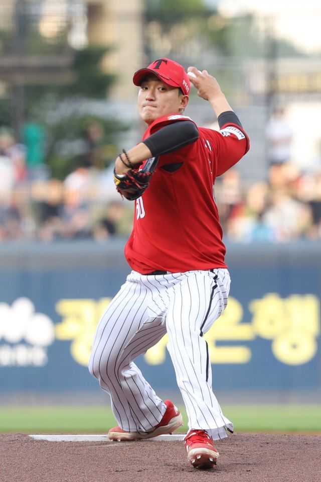 KIA 김도현은 11일 광주 삼성과 홈경기에서 선발등판해 5.2이닝 2실점으로 활약했다. 그는 5선발로 시즌을 시작했지만, 국내 에이스처럼 빼어난 지표를 자랑하며 선발진에 힘을 보태고 있다. 사진제공｜KIA 타이거즈