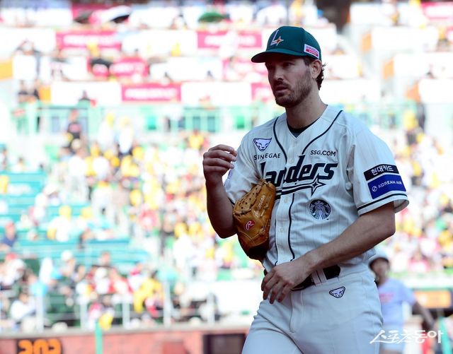 ‘2025 신한 SOL 뱅크’ KBO리그 탈삼진 부문 타이틀 경쟁은 한화 폰세, SSG 앤더슨, NC 라일리의 3파전으로 전개되고 있다. 앤더슨은 9이닝 당 탈삼진이 12.96개로 가장 많다. 스포츠동아 DB