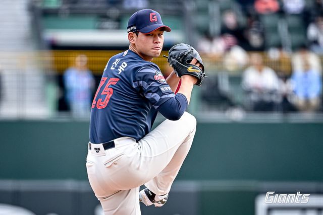 롯데 김진욱이 12일 수원KT위즈파크에서 열리는 KT와 원정경기에 선발등판한다. 4월 19일 대구 삼성전 이후 54일 만에 찾아온 선발등판의 기회다. 사진제공｜롯데 자이언츠