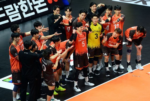 V리그 남자부 OK저축은행이 연고지를 안산에서 부산으로 옮긴다. 이미 부산시와 연고 협약을 합의했고, KOVO 실무위원회와 이사회를 거쳐 최종 결정될 예정이다. 스포츠동아DB