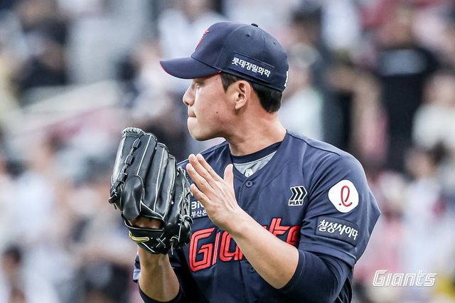 롯데 김진욱이 12일 수원KT위즈파크에서 열린 KT와 원정경기에 선발등판해 2이닝 6실점으로 부진했다. 사진제공｜롯데 자이언츠