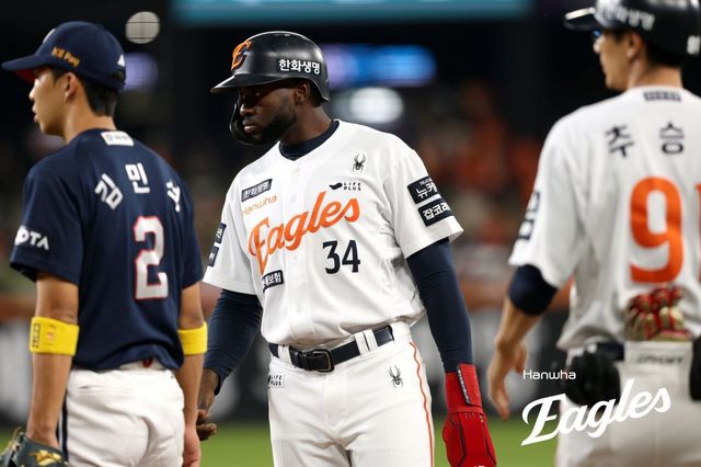 한화 에스테반 플로리얼(가운데). 사진제공｜한화 이글스
