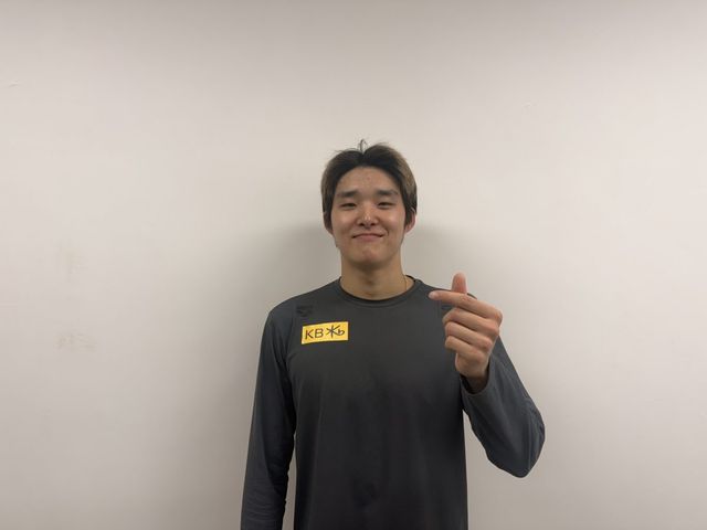 김우민이 12일 남부대 시립국제수영장에서 열린 제4회 광주전국수영선수권대회 2일째 남자 일반부 자유형 200m에서 우승한 뒤 기뻐하고 있다. 다음달 11일(한국시간) 싱가포르에서 열릴 세계수영선수권대회를 앞두고 열린 마지막 실전무대에서 호조를 보였다. 사진제공│올댓스포츠