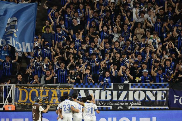 인천이 15일 수원월드컵경기장에서 열린 수원과 ‘하나은행 K리그2 2025’ 16라운드 원정경기에서 2-1 승리를 거두며 선두를 굳건히 지켰다. 사진제공｜한국프로축구연맹