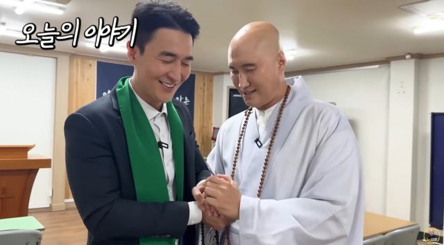 목사 부캐로 출연한 김인석(왼쪽)과 뉴진스님 윤성호. (유튜브 채널 ‘뉴성호 bbakoo’)