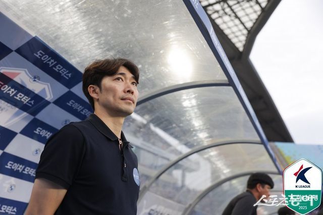 변성환 수원 감독은 15일 인천과 홈경기 직후 “시즌 전에 모든 계획을 짠다. 최상의 시나리오도 있고, 그것이 수틀릴 때 다른 방안도 구상한다”며 “지금은 플랜 B로 2위를 사수하면서 차근차근 인천을 따라가는 것이 최선”이라고 밝혔다. 사진제공｜한국프로축구연맹