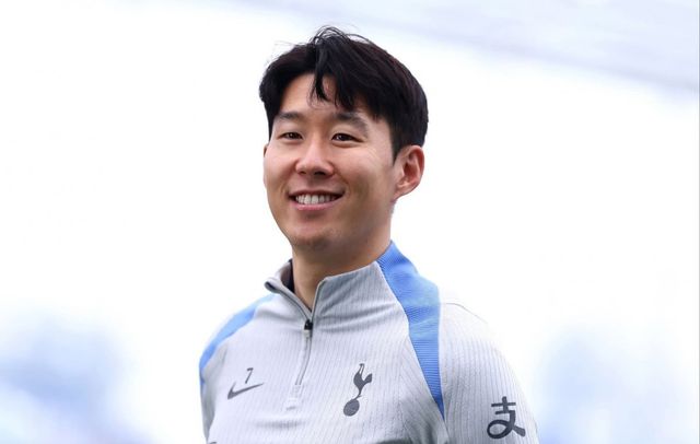 토트넘 주장 손흥민이 큰 변화의 기로에 섰다. 사우디아라비아의 엄청난 관심을 받는 그의 새 시즌 거취에 모두가 촉각을 기울이고 있다. 다만 새롭게 지휘봉을 잡은 토마스 프랑크 감독과의 대화가 이뤄진 뒤 방향이 결정될 것으로 보인다. 사진출처｜토트넘 홋스퍼 페이스북