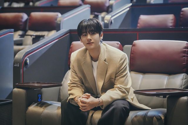 이정하(사진)가 웨이브 하이스쿨 액션 드라마 ‘원: 하이스쿨 히어로즈’(원)를 통해 ‘스터디그룹’ ‘약한영웅’ 등 학원 액션물의 흥행세를 이어간다. ‘무빙’에 이어 또 한번 교복을 입고 액션 연기를 한 그는 ‘무빙’의 ‘공중액션’ 보다 비교적 움직임이 자유로운&nbsp;‘원’의 ‘지상액션’에 큰 자신감을 드러내기도 했다.&nbsp;사진제공 | 웨이브