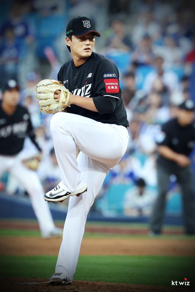 KT 주권이 14일 대구삼성라이온즈파크에서 열린 삼성과 원정경기 8회말 구원등판해 통산 500경기 출장을 달성했다. KT 소속 선수로 500경기에 출장한 선수는 주권이 최초다. 사진제공｜KT 위즈