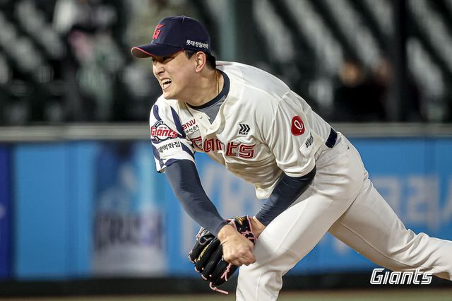 롯데 마무리 김원중이 통산 500세이브 달성을 눈앞에 두고 있다. 사진제공｜롯데 자이언츠