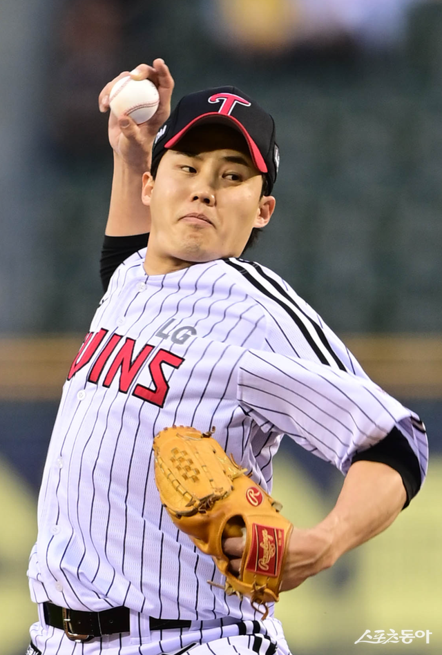 LG 임찬규가 16일 1군 엔트리에서 제외됐다. 염경엽 LG 감독은 일찌감치 임찬규에게 휴식을 부여하겠다고 선언했다. 임찬규는 열흘 뒤 복귀할 예정이다. 스포츠동아 DB