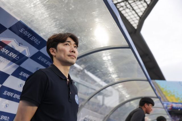 수원 구단이 올 시즌&nbsp;공격적인&nbsp;투자를 단행한 상황에서 2시즌 연속 승격에&nbsp;실패한다면, 변 감독도 책임을 피할 수 없다. 사진제공｜한국프로축구연맹