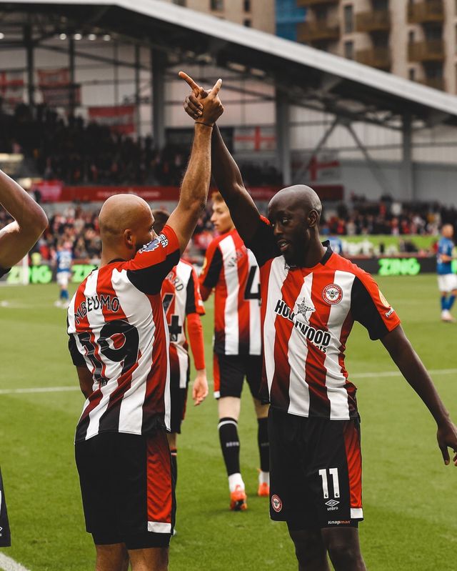 토트넘은 토마스 프랑크 감독 체제에서 본격적으로 영입에 시동을 걸고 있다. 브렌트퍼드 시절 제자인 브라이언 음뵈모와 요안 위사(왼쪽부터)가 최우선 타깃으로 거론되고 있다. 사진출처｜브렌트퍼드 페이스북