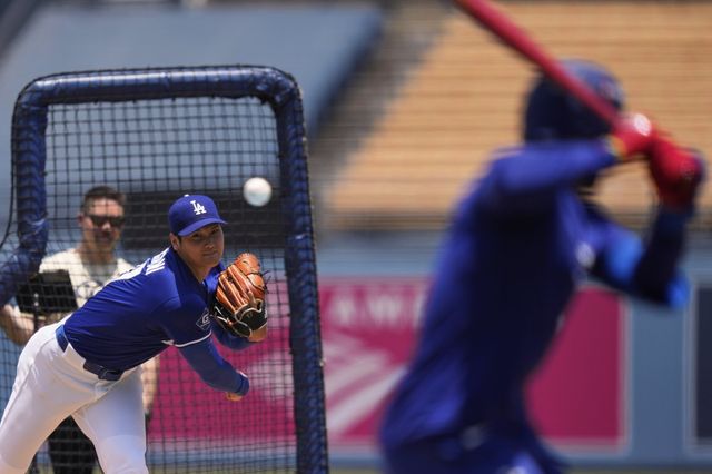 오타니는 17일(한국시간) 다저스타디움에서 열릴 ‘2025 메이저리그(MLB)’ 샌디에이고전에서 선발등판한다. 그는 토미존 수술에서 재활을 끝내고, 2023년 8월 24일 신시내티전 이후 663일 만에 투수로 나선다. AP뉴시스