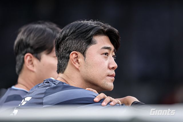 롯데의 최고 기대주 윤성빈이 불펜투수로 새롭게 출발한다. 보직을 바꾼 뒤 처음 나선 15일 인천 SSG전에선 0.1이닝 무실점 투구로 군더더기 없이 임무를 수행해내며 성공 경험을 쌓기 시작했다. 사진제공｜롯데 자이언츠