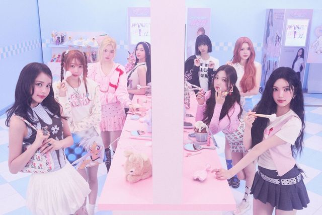 하츠투하츠가 18일 컴백을 앞두고 신곡 ‘STYLE’ 뮤직비디오 티저를 17일 오후 6시 공개한다. 이번 MV는 학교를 배경으로 요정 콘셉트를 담아 경쾌한 분위기를 예고했다. 사진제공 | SM 엔터테인먼트