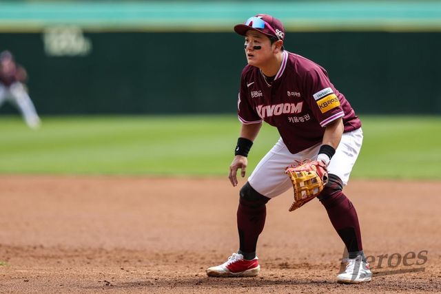 키움 내야수 최주환은 15일 잠실 두산전에서 불안한 수비 탓에 중도 교체됐다. 사진제공｜키움 히어로즈