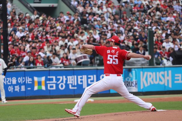 SSG 투수 화이트는 17일 고척 키움 히어로즈와 원정경기에서 선발등판해 퀄리티스타트로 시즌 5승(2패)을 챙겼다. 사진제공｜SSG 랜더스