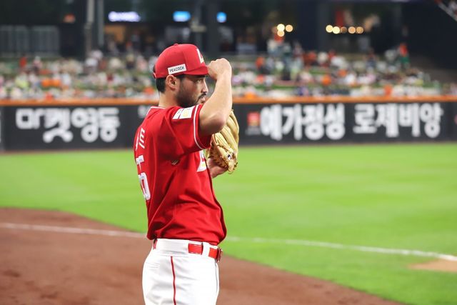 SSG 투수 화이트는 17일 고척 키움 히어로즈와 원정경기에서 선발등판해 퀄리티스타트로 시즌 5승(2패)을 챙겼다. 사진제공｜SSG 랜더스