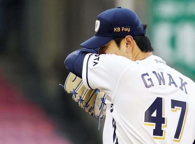 두산 곽빈은 내복사근 부상 탓에 올 시즌 출발이 늦었다. 이에 따른 마음고생이 심했지만, 그는 스스로 멘탈을 다스리며 버티고 있다.&nbsp;“내가 좋아해서 시작한 야구를 스트레스 받지 말고 즐기면서 하자고 생각했다”며 마음을 다잡았다. 뉴시스