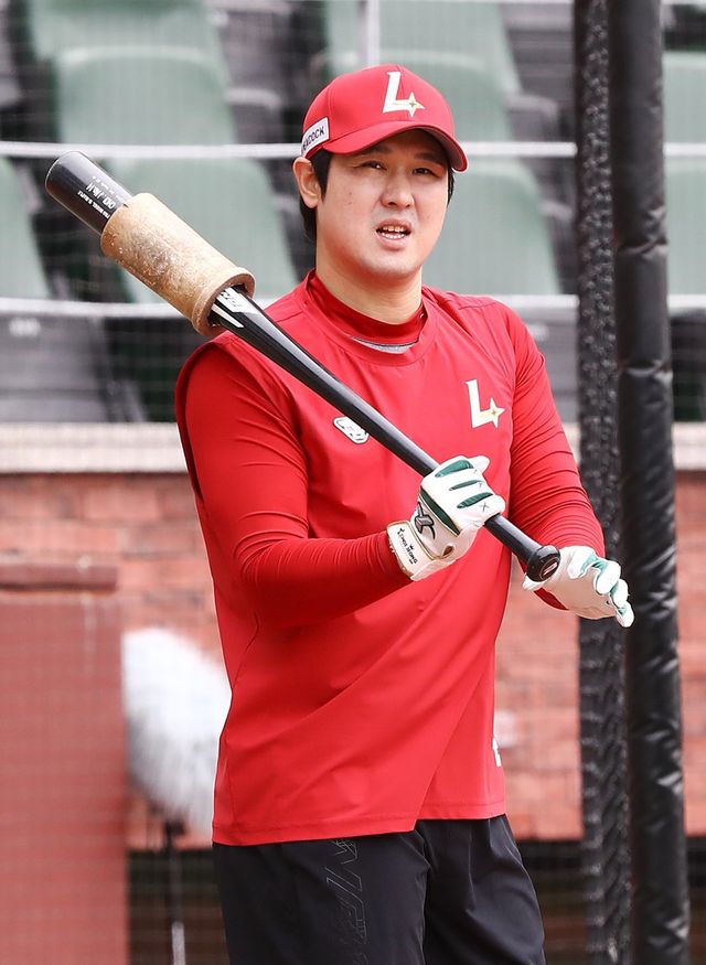 SSG 최정은 17일 문경 국군체육부대(상무)와 퓨처스(2군)리그에서 선발출전해 홈런포를 포함해 멀티히트로 활약했다. 눈 부위 부상은 회복되고 있지만, 오른쪽 햄스트링 부상이 완벽하게 치료되지 않고 있다. 사진제공｜SSG 랜더스