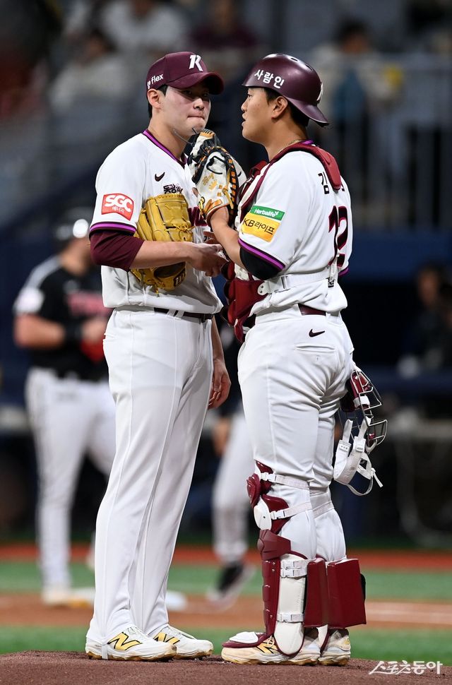 키움 윤현(왼쪽)과 김건희. 스포츠동아DB