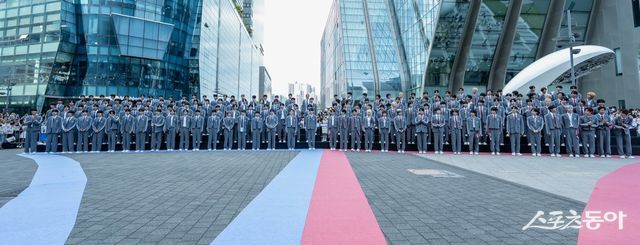 일명 ‘제베원(제로베이스원) 동생 그룹’을 뽑는 엠넷(Mnet) 새 오디션 프로그램 ‘보이즈2플래닛’은 7월17일 첫 전파를 탄다. 160명 연습생이 출연하는 ‘보이즈2플래닛’은 오디션 프로그램으로선 이례적으로 ‘예비 팬덤과의 대규모 오프라인 대면회’를 갖기도 했다. 사진제공|엠넷