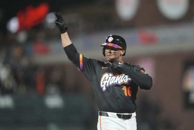 샌프란시스코 데버스는 최근 보스턴에서 트레이드 이적했다. 18일 데뷔전을 치러 5타수 2안타 1타점으로 기분 좋은 출발을 알렸다. 캘리포니아주｜AP뉴시스