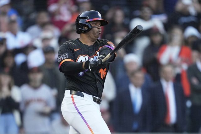 샌프란시스코 데버스는 최근 보스턴에서 트레이드 이적했다. 18일 데뷔전을 치러 5타수 2안타 1타점으로 기분 좋은 출발을 알렸다. 캘리포니아주｜AP뉴시스