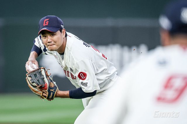 롯데 손호영이 18일 사직 한화전을 앞두고 1군 엔트리에서 말소됐다. 이날 병원 검진에서 손가락 근육 부분 손상으로 2주 재활이 필요하다는 소견이 나왔다. 사진제공｜롯데 자이언츠