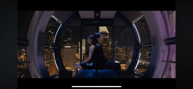 싱가포르를 배경으로 한 진의 ‘Don’t Say You Love Me’ 뮤직비디오 장면. 사진출처ㅣBTS 진 유튜브 캡처