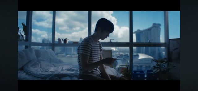 싱가포르를 배경으로 한 진의 ‘Don’t Say You Love Me’ 뮤직비디오 장면. 사진출처ㅣBTS 진 유튜브 캡처