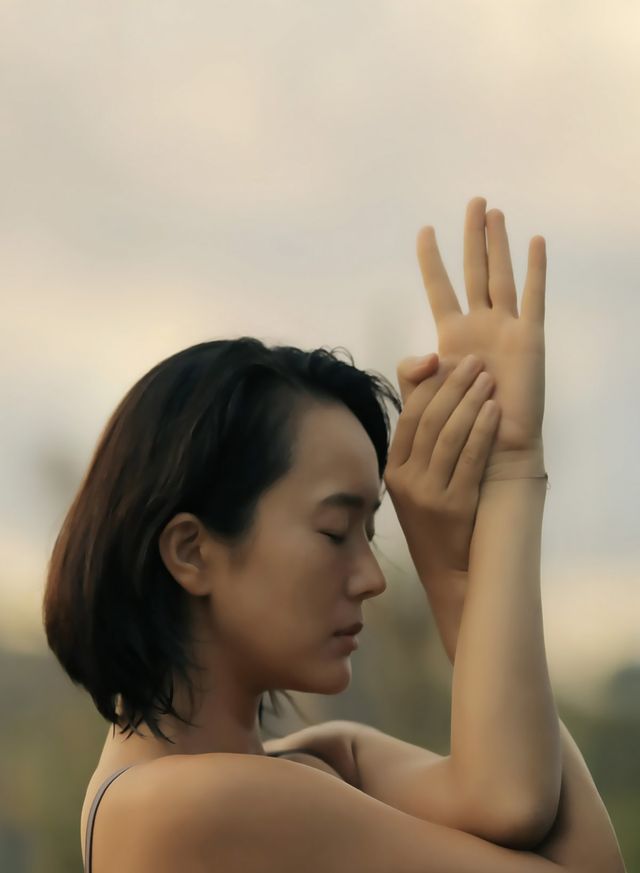 국내 최초의 오다카 요가 강사이기도 한 배우 윤진서.