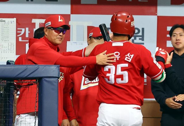 이숭용 SSG 감독은 중심 타선에 적극적인 타격을 주문했다.｜뉴시스