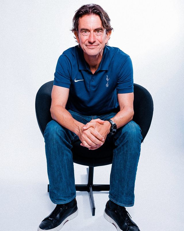 토마스 프랑크 토트넘 신임 감독은 19일(한국시간) 구단과의 인터뷰에서 취임일성으로 “포스테코글루 감독이 이룬 업적을 축하한다. 그는 추후&nbsp;구단의 전설로 기록될&nbsp;것”이라며 “그의 유산을 잇겠다”고 말했다. 사진출처｜토트넘 페이스북