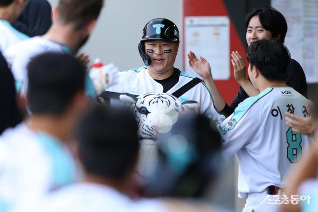 KIA 최형우(가운데). 사진제공｜KIA 타이거즈