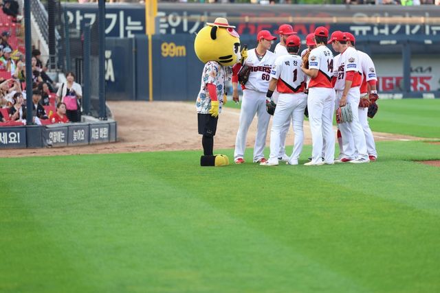 KIA는 부상자 속출로 6월 중순부터 버티기에 돌입했지만, 페이스가 살아나며 반등하고 있다. 6월 치른 5번의 시리즈 중 4번이나 위닝시리즈를 달성했다. 사진제공｜KIA 타이거즈