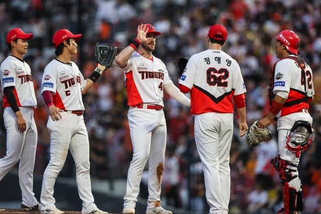 KIA는 부상자 속출로 6월 중순부터 버티기에 돌입했지만, 페이스가 살아나며 반등하고 있다. 6월 치른 5번의 시리즈 중 4번이나 위닝시리즈를 달성했다. 사진제공｜KIA 타이거즈