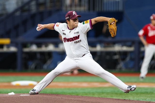 키움 박주성은 19일 고척 SSG전에서 생애 첫 선발등판해 5이닝 1실점에도 승리투수가 되지 못했지만, 이날 호투로 기대감을 불러왔다. 사진제공｜키움 히어로즈