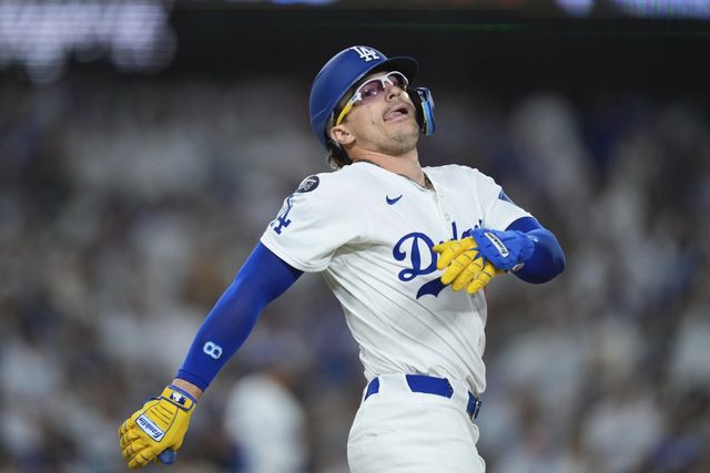 LA 다저스 키케 에르난데스가 19일 다저스타디움에서 열린 샌디에이고전에서 7회말 우익수 라인드라이브로 아웃된 뒤 아쉬운 표정을 짓고 있다. &nbsp;LA ｜AP뉴시스